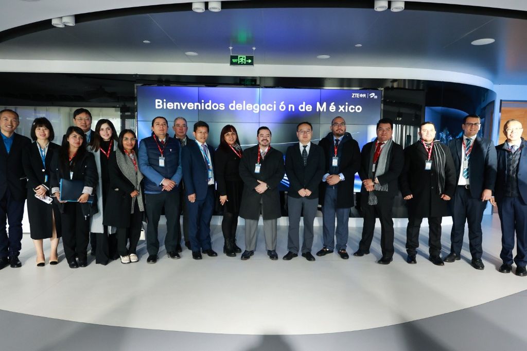 Mexican business delegation at a Chinese technology company facility
