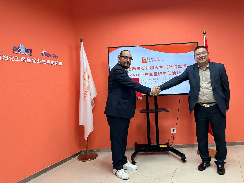 Signing of a cooperation agreement at an institutional meeting in China