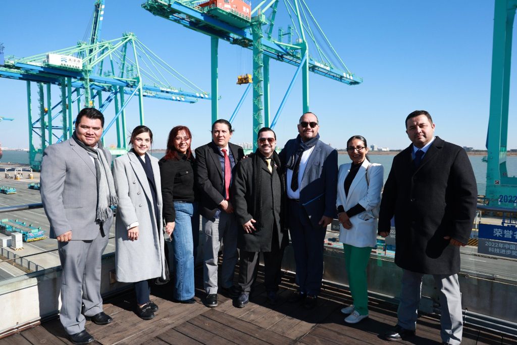 Mexican business delegation on a port visit